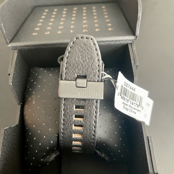 DIESEL BAMF DZ7448 BLACK LEATHER STRAP IRIDESCENT CHRONOGRAPH MEN'S WATCH - Picture 5 of 7